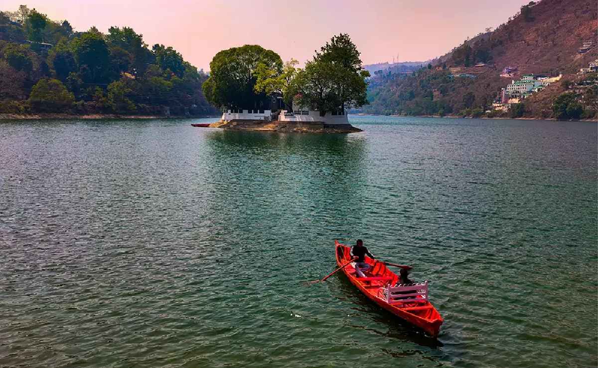 Bhimtal (15 km)