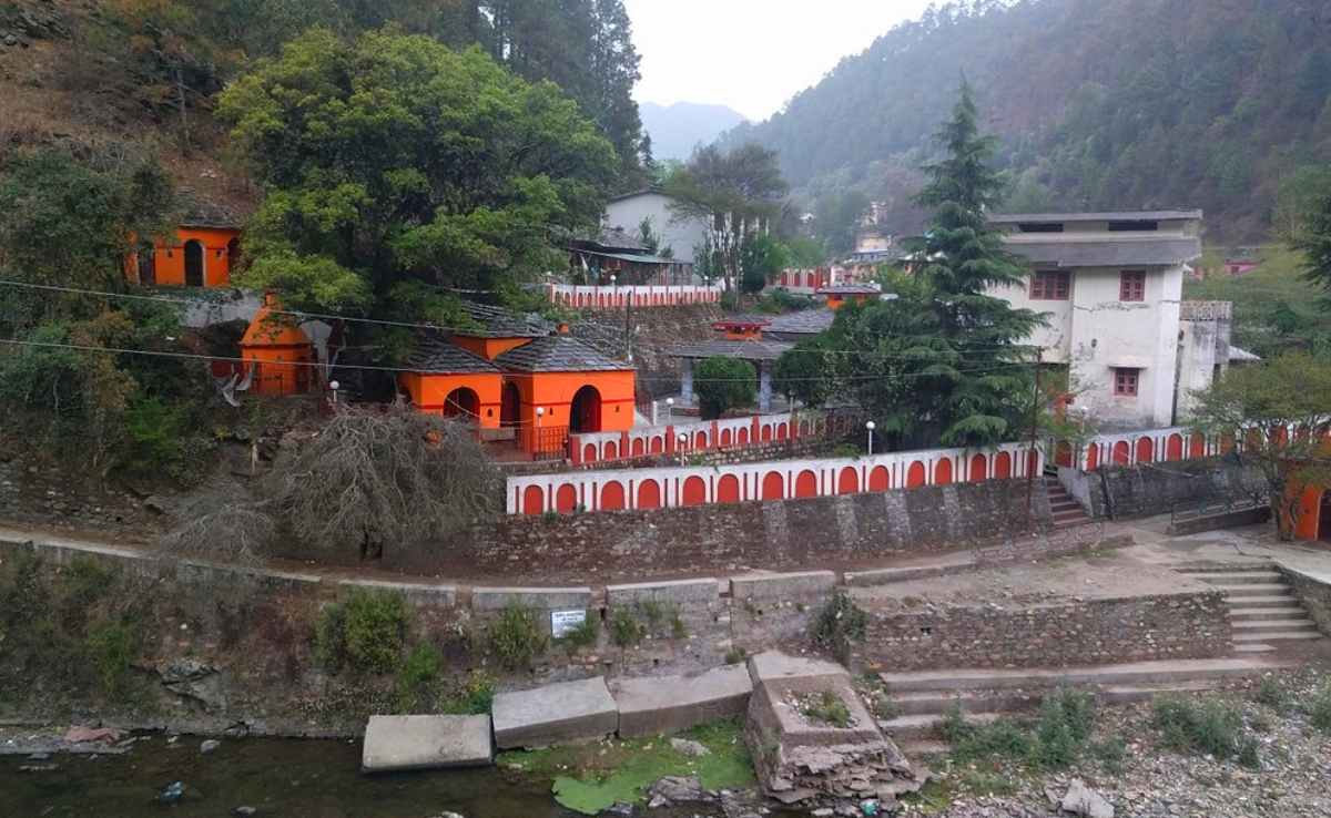 Som Bari Ashram (1 km)